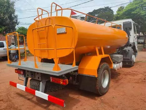 Camión automatizado con tanque de combustible